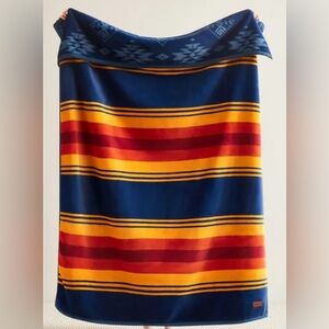 New Sealed Pendleton Reversible Plush Throw Blanket 50" x 70" Grand Canyon Blue